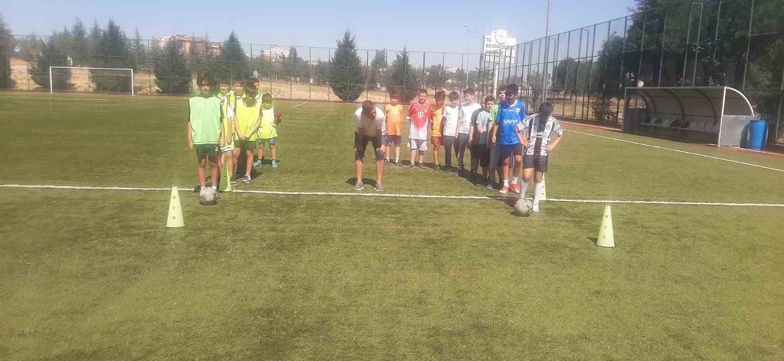 Yaz Spor Okulu t&uuml;m hızıyla devam ediyor
