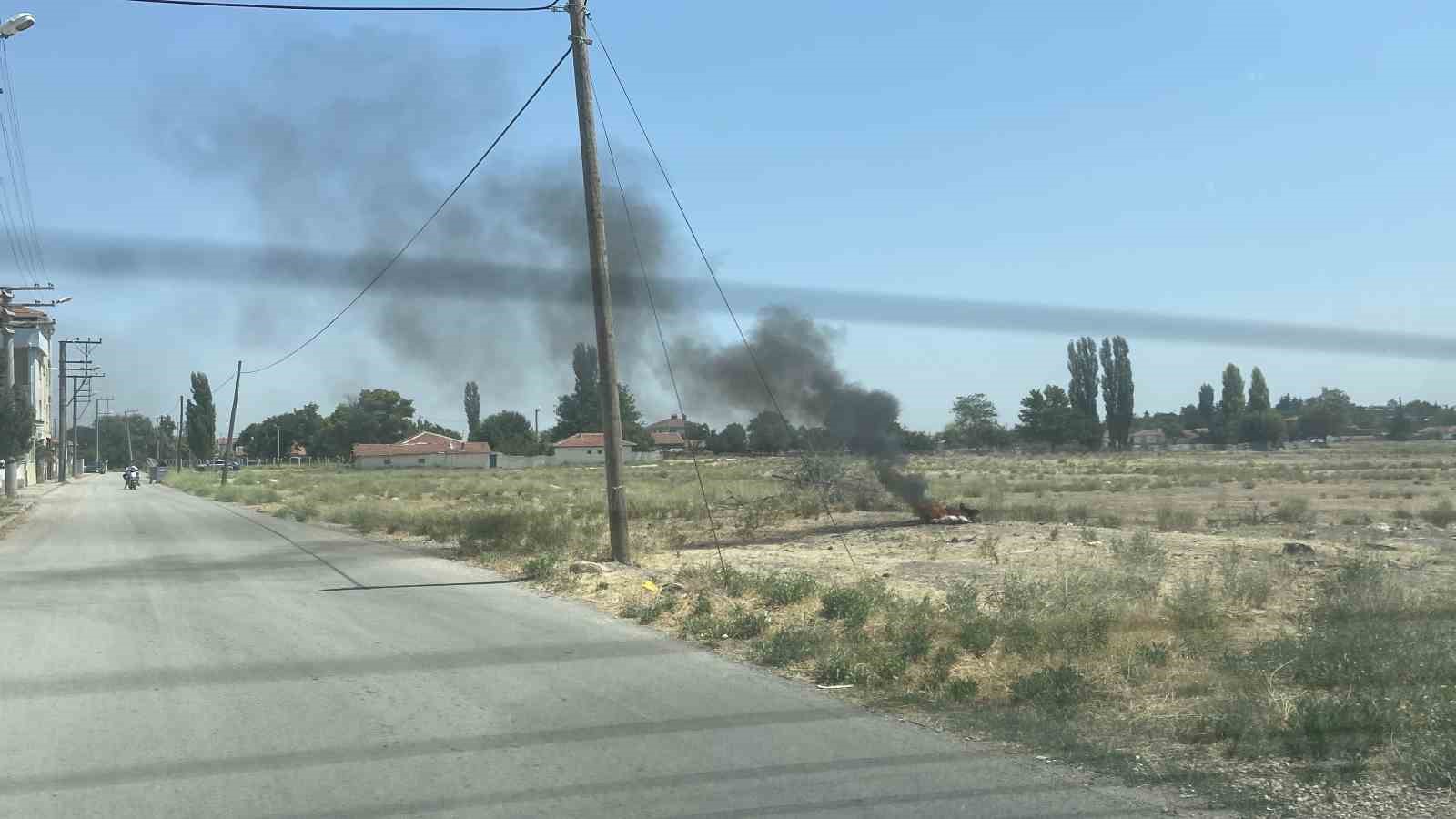 Arazideki küçük çaplı yangın ekipleri hareketlendirdi