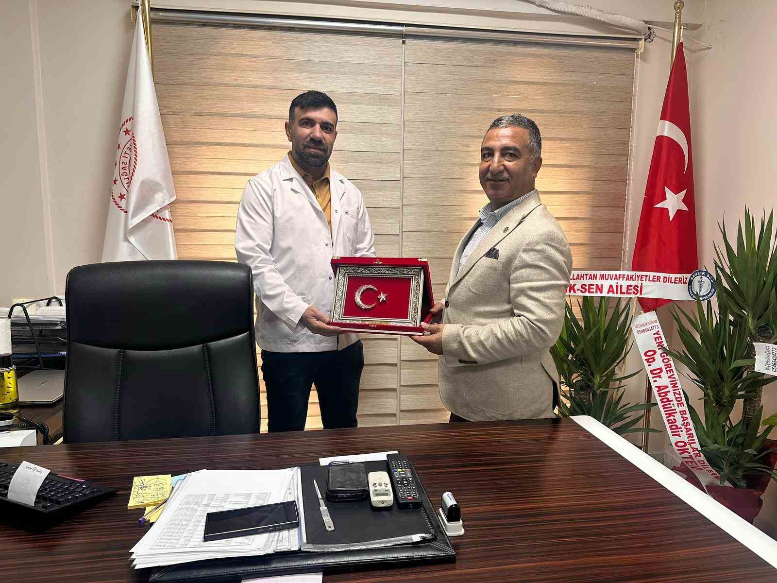 Sağlık-Sen Başkanı Anmal, İdil İl&ccedil;e Sağlık M&uuml;d&uuml;r&uuml;ne birinci basamak sağlık hizmeti sorunlarını iletti
