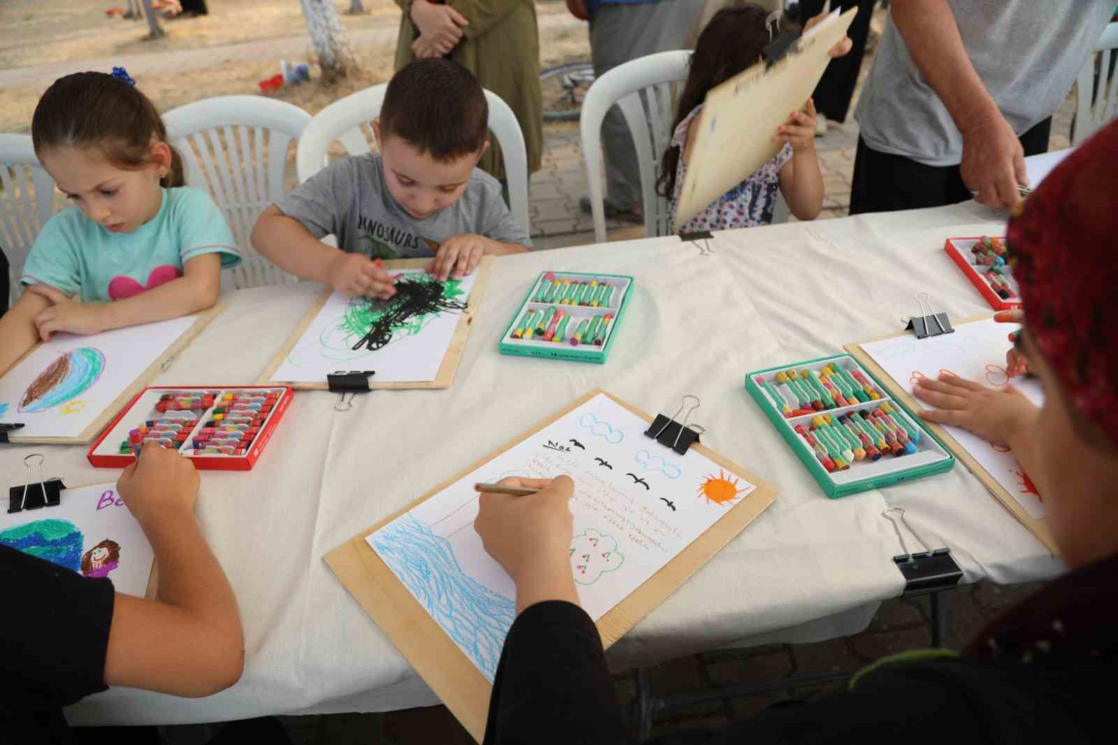 Çocukları gülümsetiyor, yaraları birlikte sarıyoruz