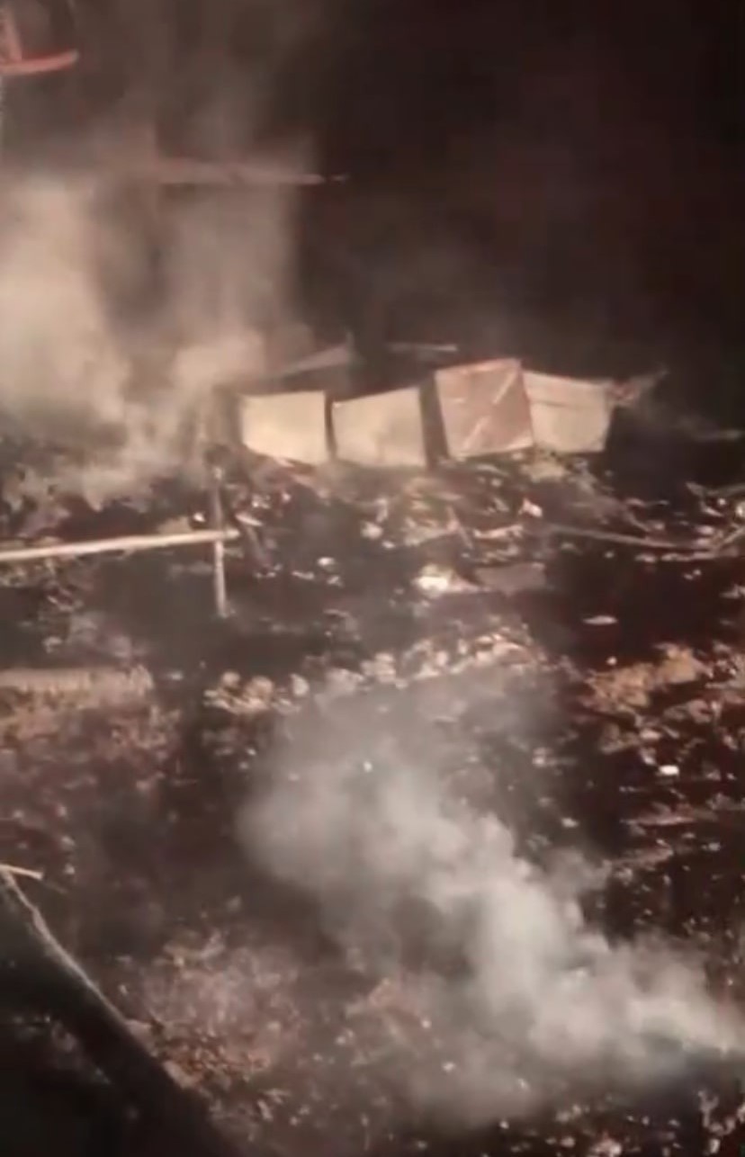 Alevlere teslim olan baraka kullanılamaz hale geldi