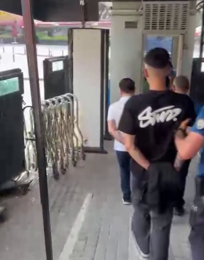 Kartal&rsquo;da &lsquo;polisim&rsquo; diyerek yaşlı kadını yaklaşık 5 milyon lira dolandırdılar
