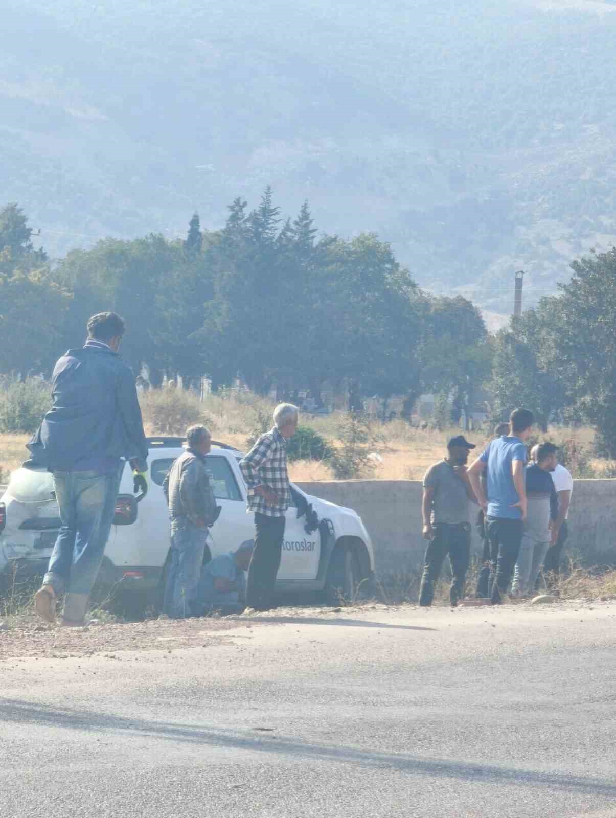 Gaziantep’te iki otomobilin karıştığı kazada 4 kişi yaralandı