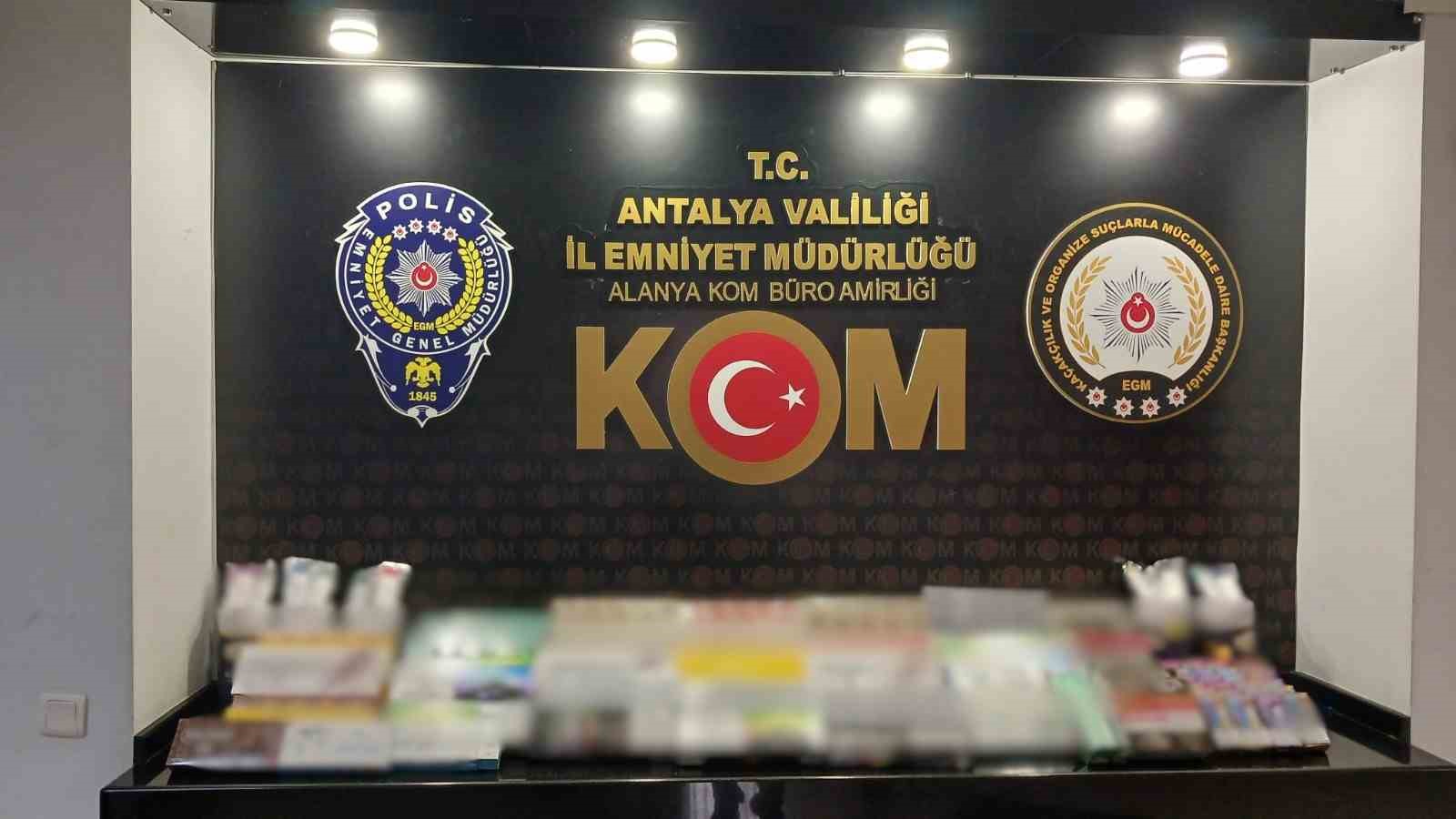 Antalya’da rüşvet ve kaçakçılık operasyonları: 2 tutuklama