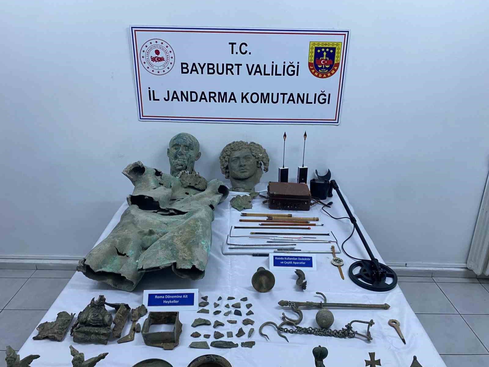 Orta &Ccedil;ağ, Demir &Ccedil;ağı ve Roma D&ouml;nemi&rsquo;ne ait 156 tarihi eser ele ge&ccedil;irildi
