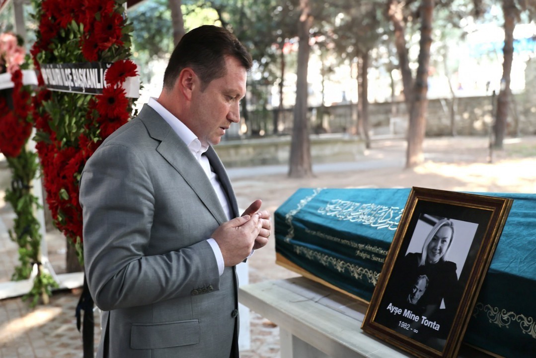 Silivri Belediye Başkanı Balcıoğlu, Silivri Belediyesi Eğitim Koordinatörü Ayşe Mine Tonta’nın cenazesine katıldı