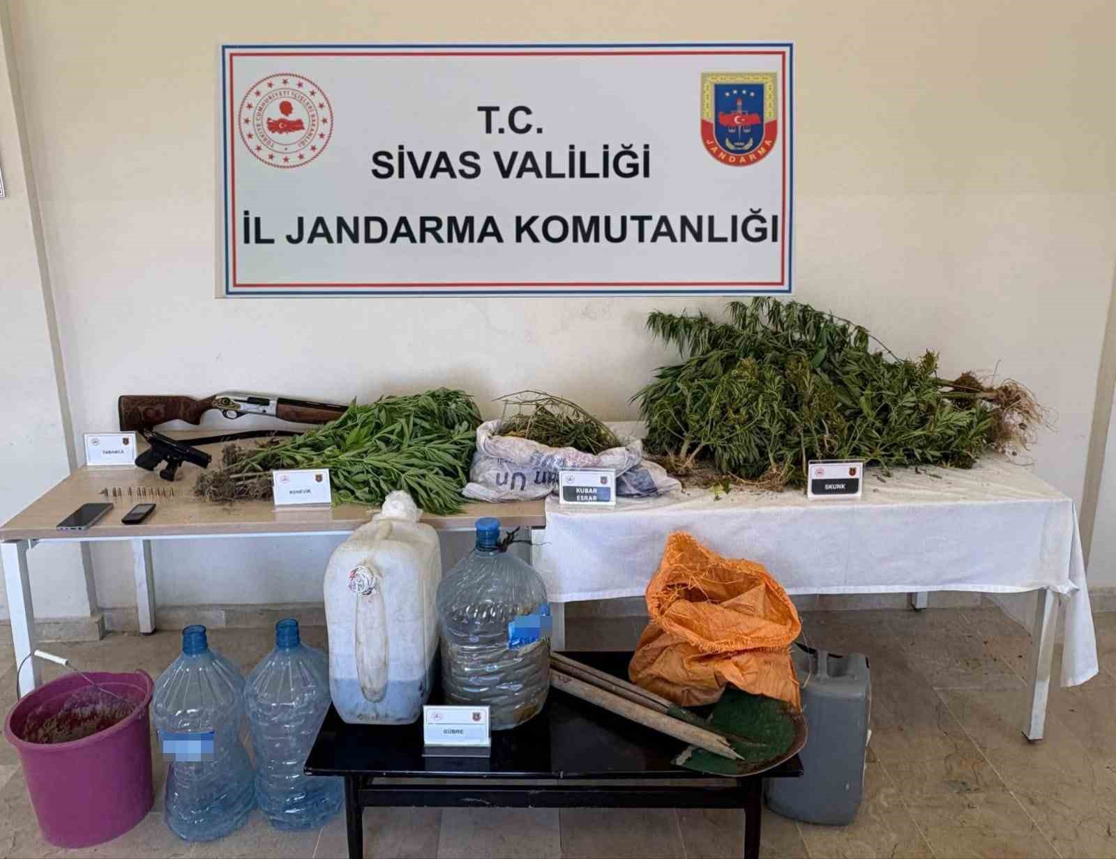 Sivas’ta uyuşturucu operasyonu: 3 kişi tutuklandı