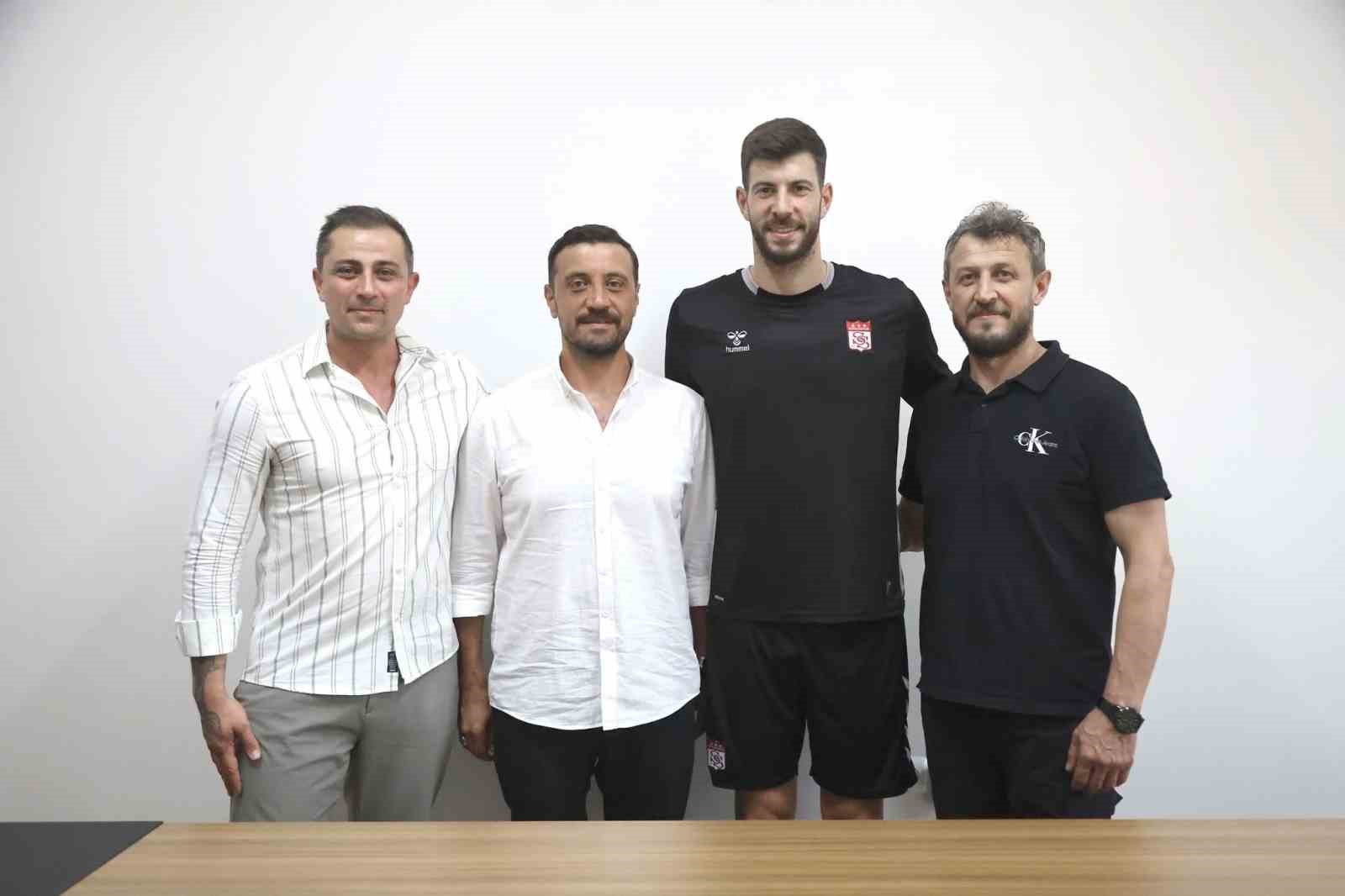 Sivasspor kaleci Göktuğ Bakırbaş’ı kadrosuna kattı