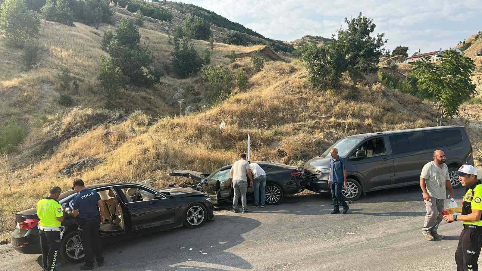 Tunceli’de zincirleme trafik kazası: 5 yaralı