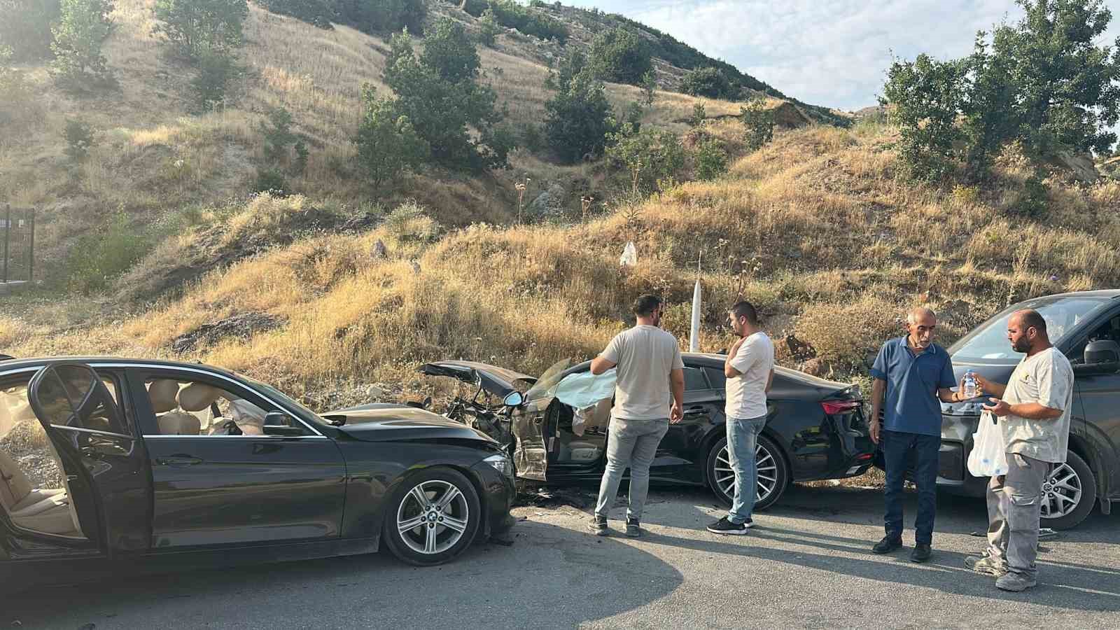 Tunceli&rsquo;de zincirleme trafik kazası: 5 yaralı
