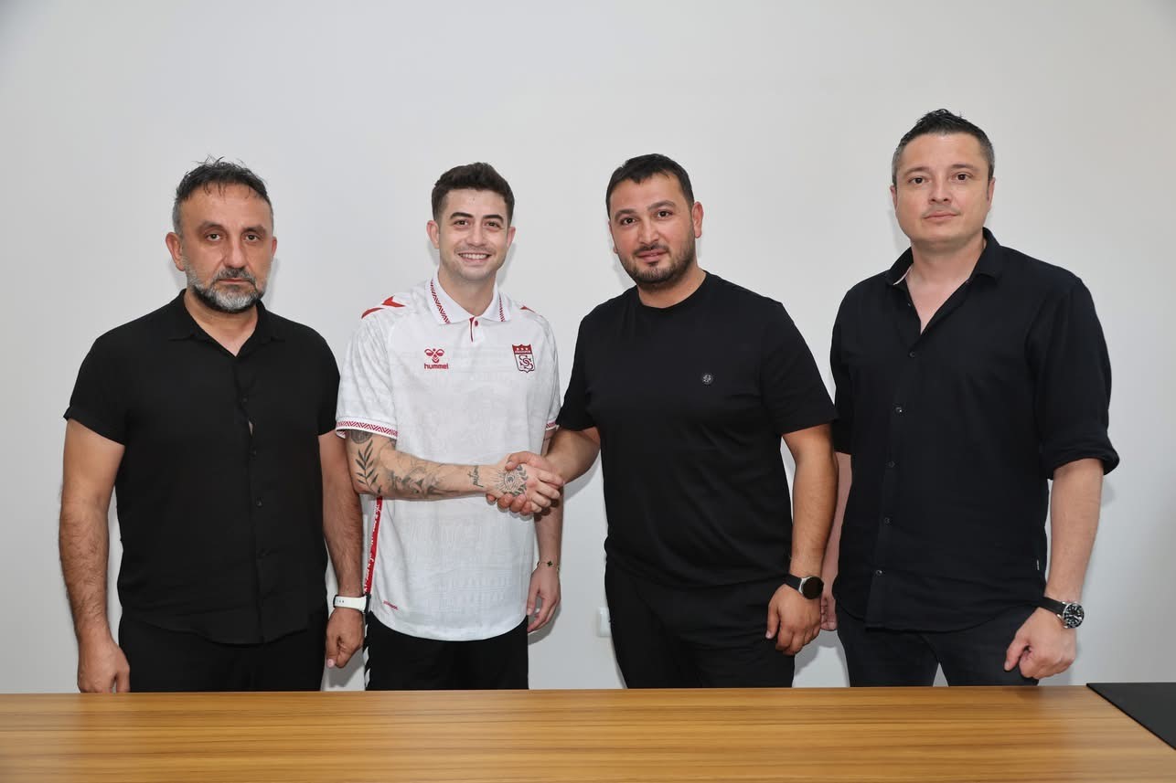 Kerem Atakan Kesgin resmen Sivasspor&rsquo;da
