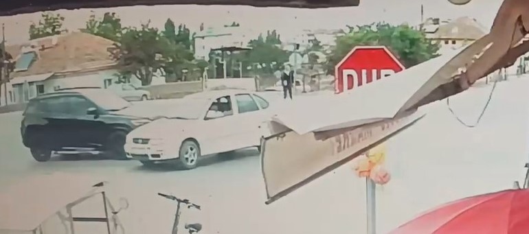 Sivas’ta iki otomobil çarpıştı: 5 kişi yaralandı