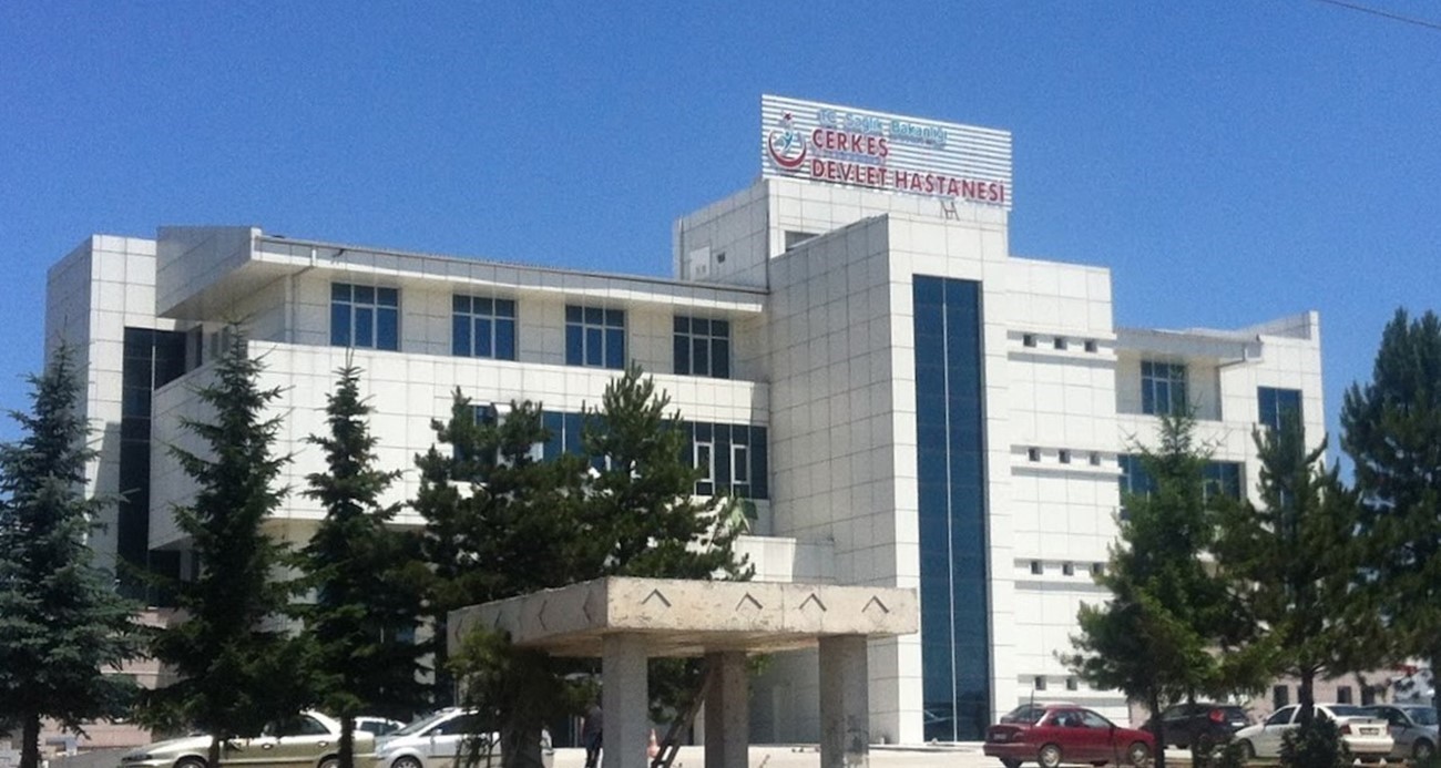 Kontrolden çıkan otomobil traktöre çarptı: 1 ölü, 3 yaralı