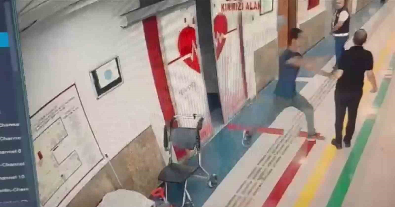 Hastanedeki bıçaklı saldırı kamerada