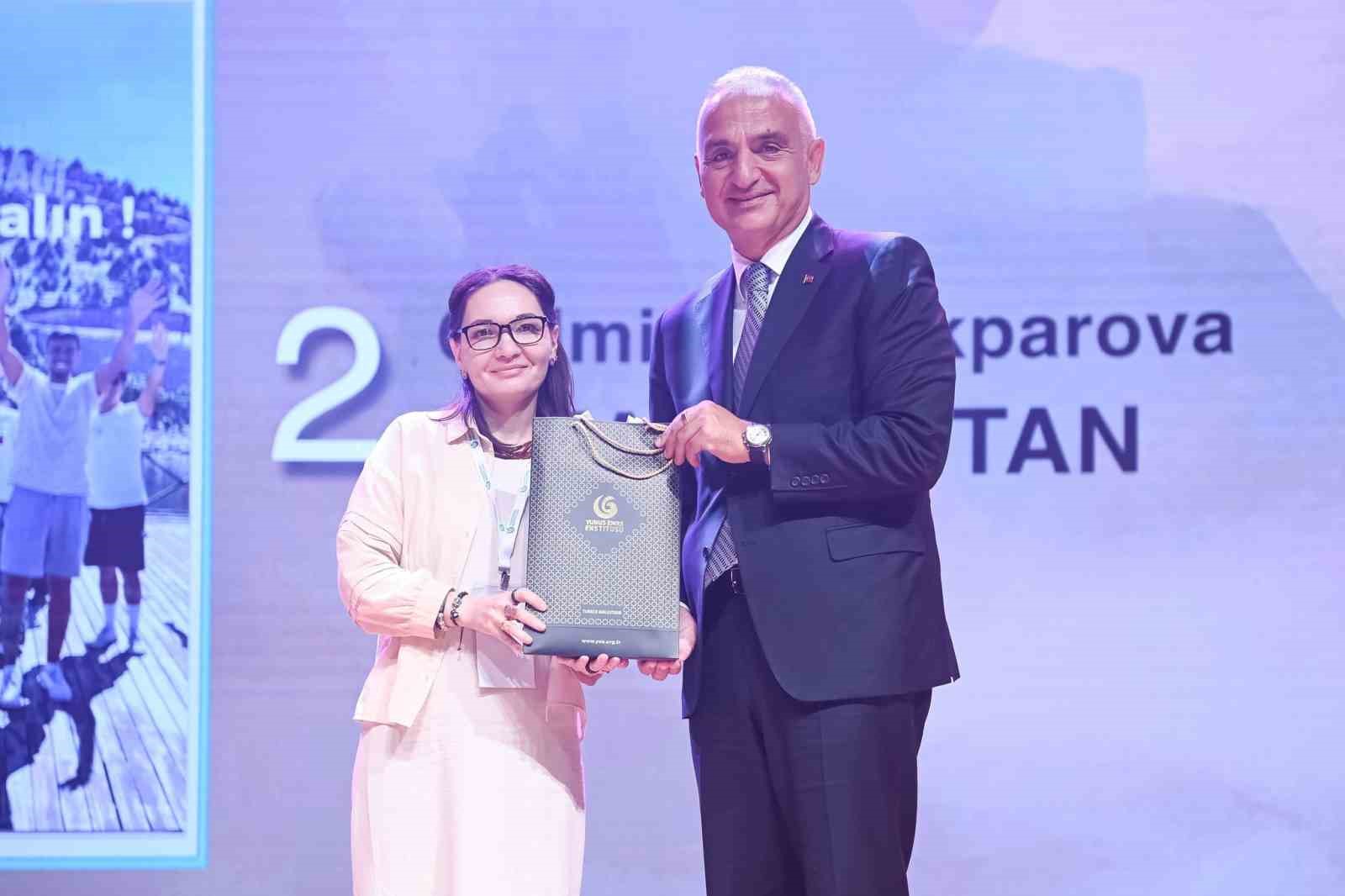 Bakan Ersoy, Yunus Emre Enstit&uuml;s&uuml; Yaz Okulları Kapanış Programı&rsquo;na katıldı
