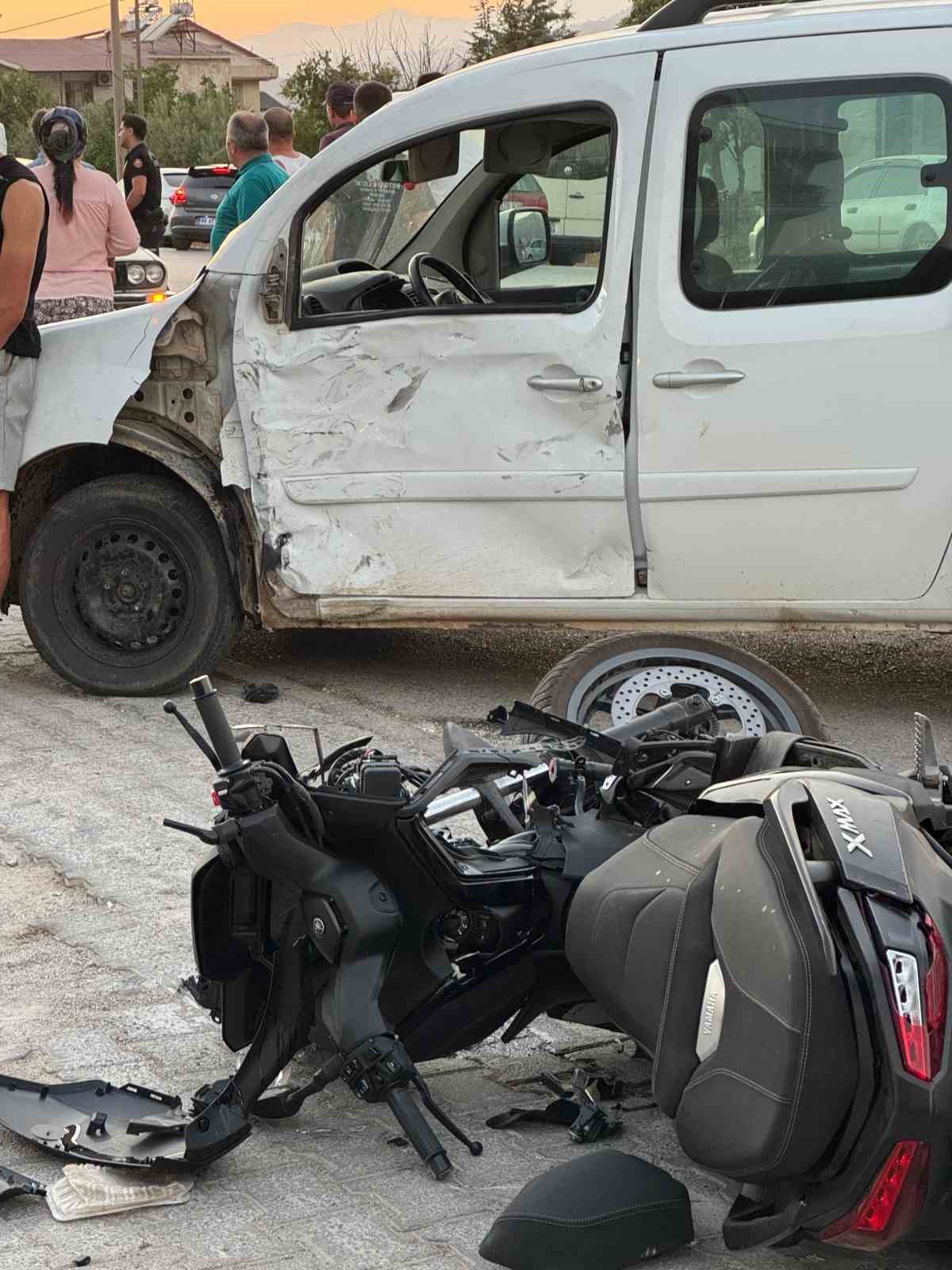 Fethiye&rsquo;de motosiklet ile hafif ticari ara&ccedil; &ccedil;arpıştı: 1 &ouml;l&uuml;
