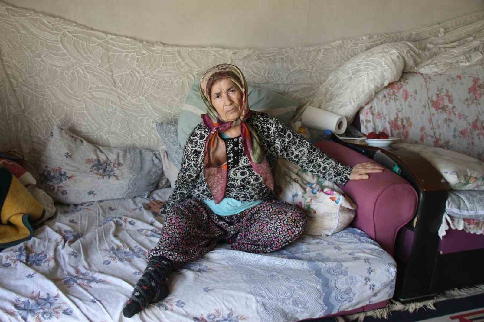 Yangında depoda sakladıkları 90 bin TL k&uuml;l olan aile Merkez Bankası&rsquo;na başvurdu
