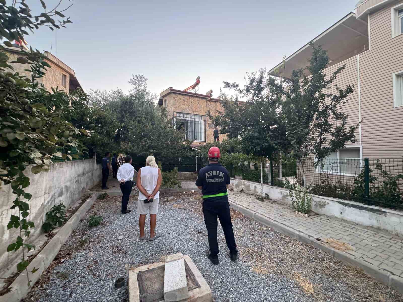 Tamir için çıktığı çatıdan düşerek öldü