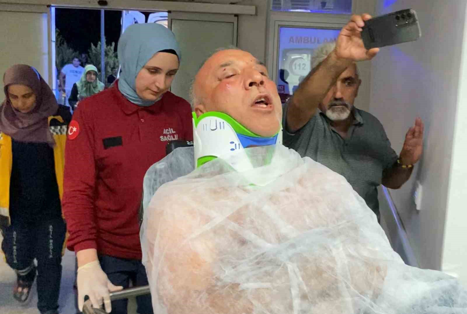 "Müziğin sesini kısın" diyen emekli polis memurunu darbedip bıçakladı