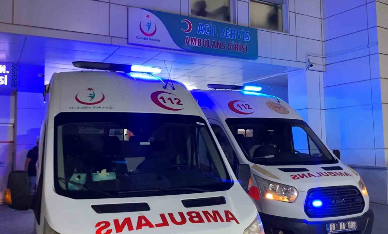 "M&uuml;ziğin sesini kısın" diyen emekli polis memurunu darbedip bı&ccedil;akladı

