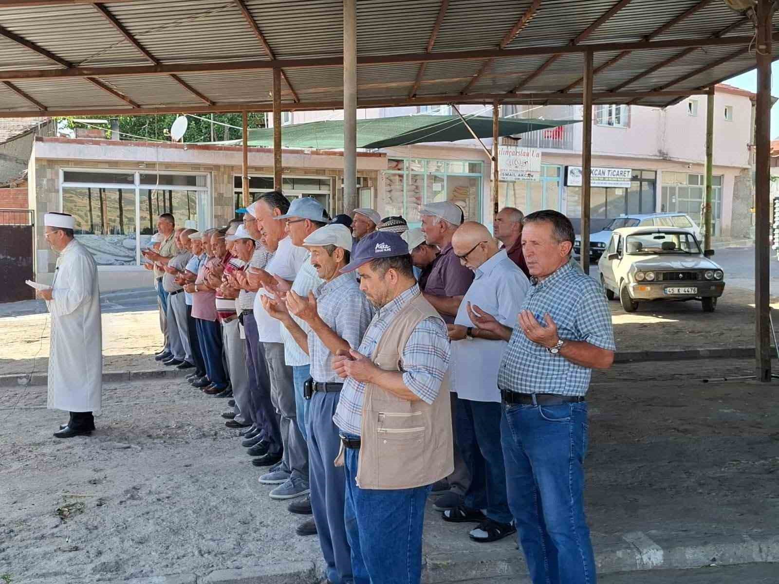 Selendi’de 3 gün süren yağmur duası