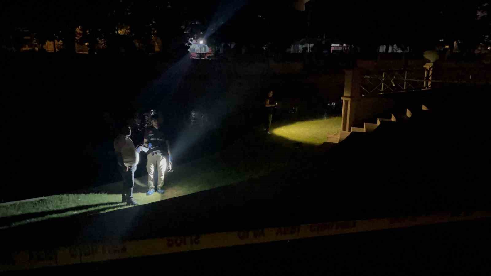 Porsuk kenarında fenalaşan 2 şahıstan biri hayatını kaybetti, diğerinin durumu ağır