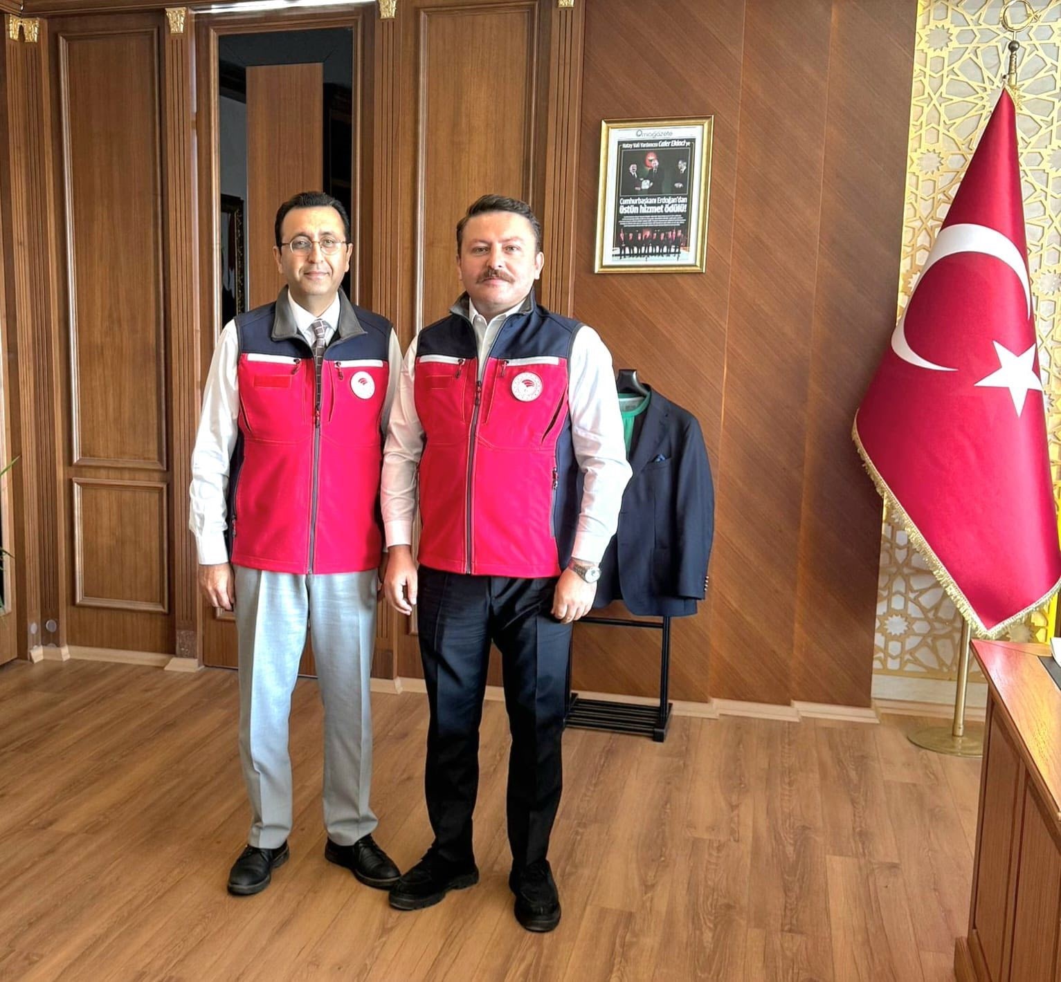 İl Tarım ve Orman M&uuml;d&uuml;r&uuml;, Lapseki&rsquo;de tarım sekt&ouml;r&uuml; temsilcileriyle bir araya gelerek &ccedil;alışmaları inceledi
