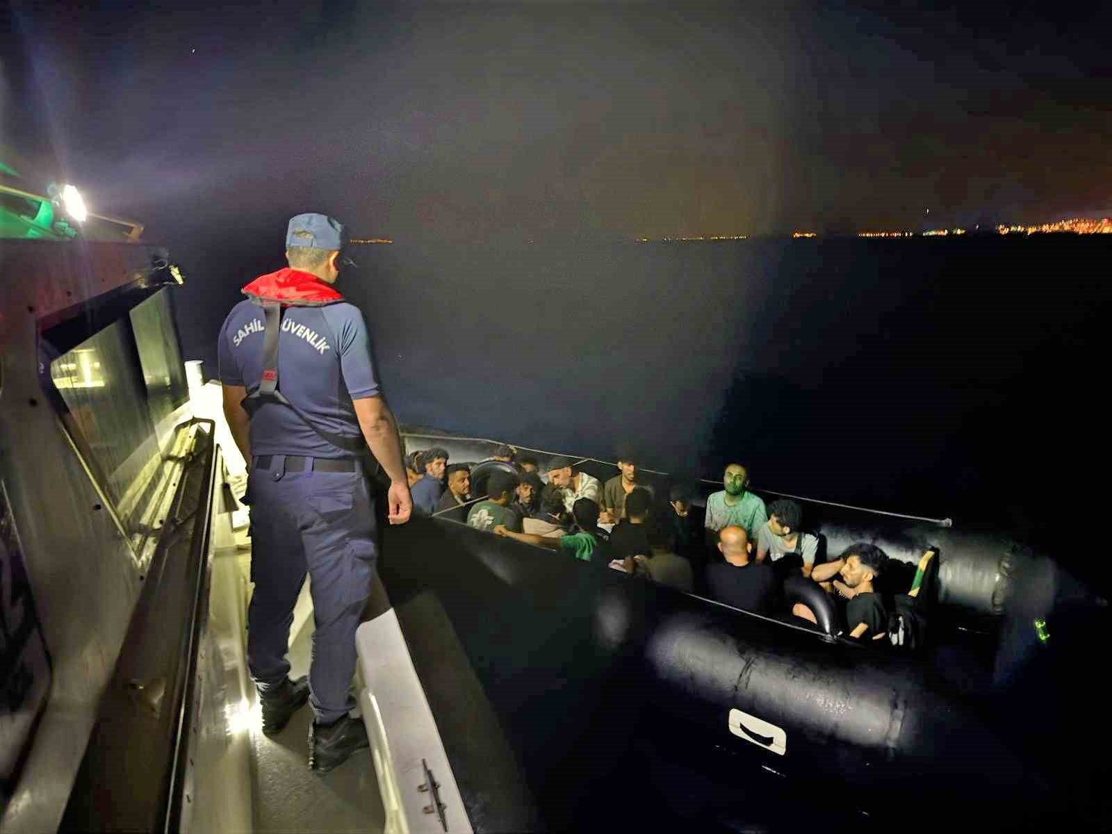 Kuşadası’nda 18 düzensiz göçmen kurtarıldı