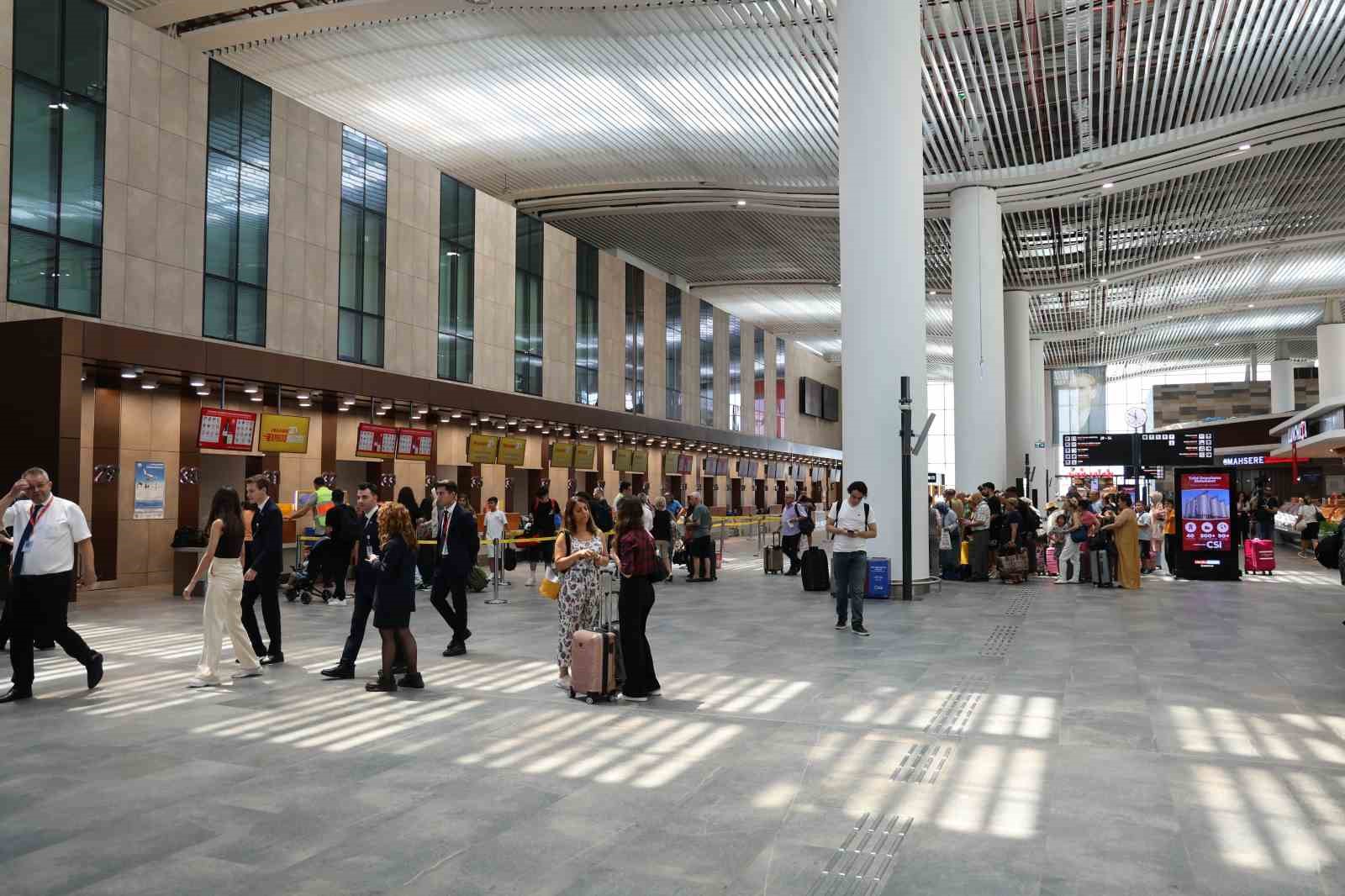 Çukurova Uluslararası Havalimanı 10 ayda 4,5 milyon yolcuya hizmet verdi