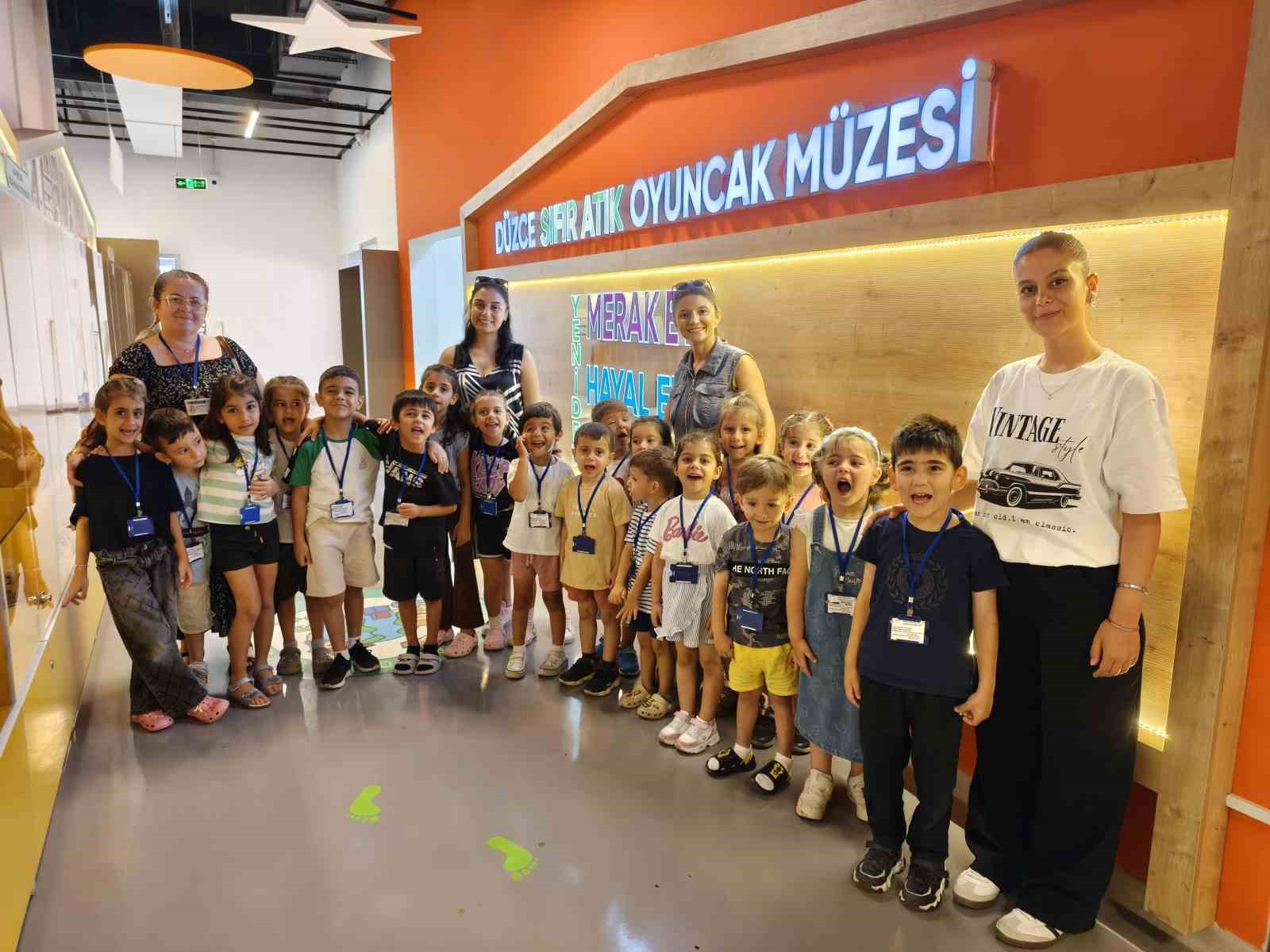 Atıklarla yapılan oyuncakların sergilendiği müze büyük ilgi görüyor