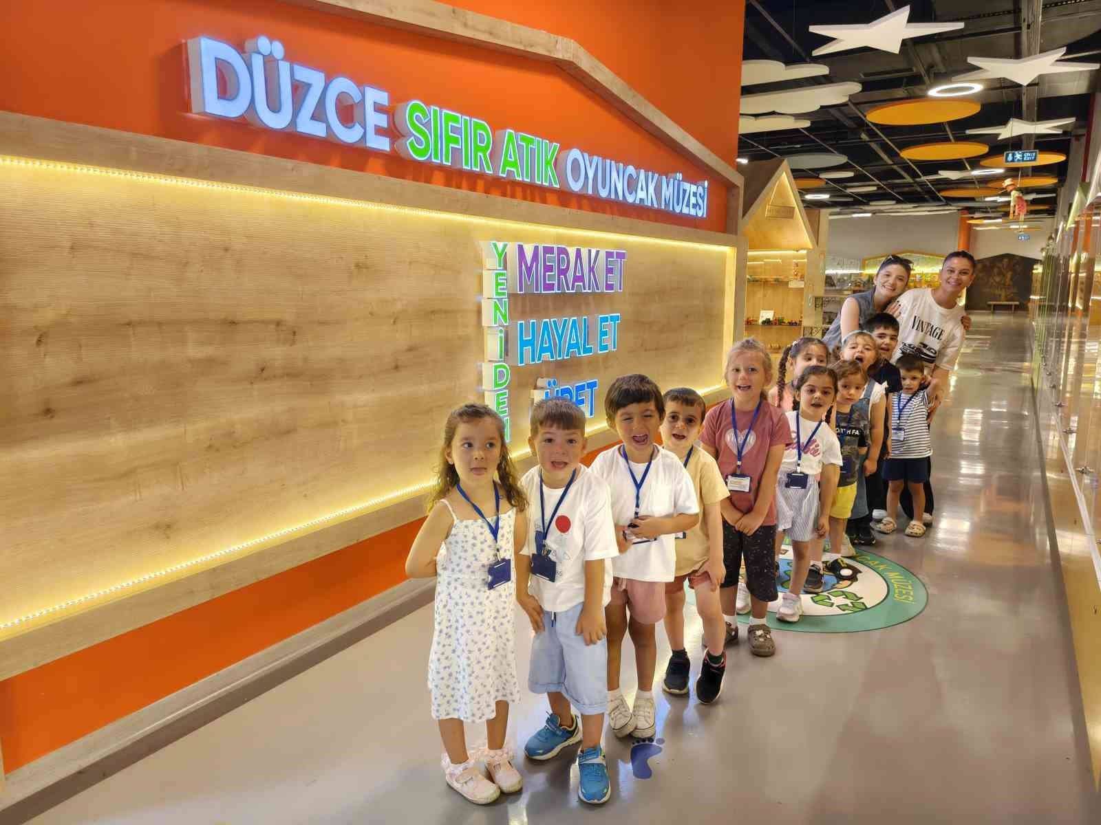 Atıklarla yapılan oyuncakların sergilendiği m&uuml;ze b&uuml;y&uuml;k ilgi g&ouml;r&uuml;yor
