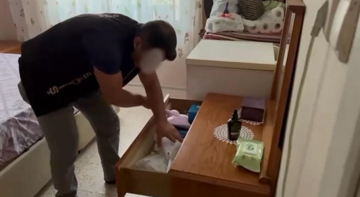 İzmir&rsquo;de aranan şahıslara şafak operasyonu: 114 g&ouml;zaltı
