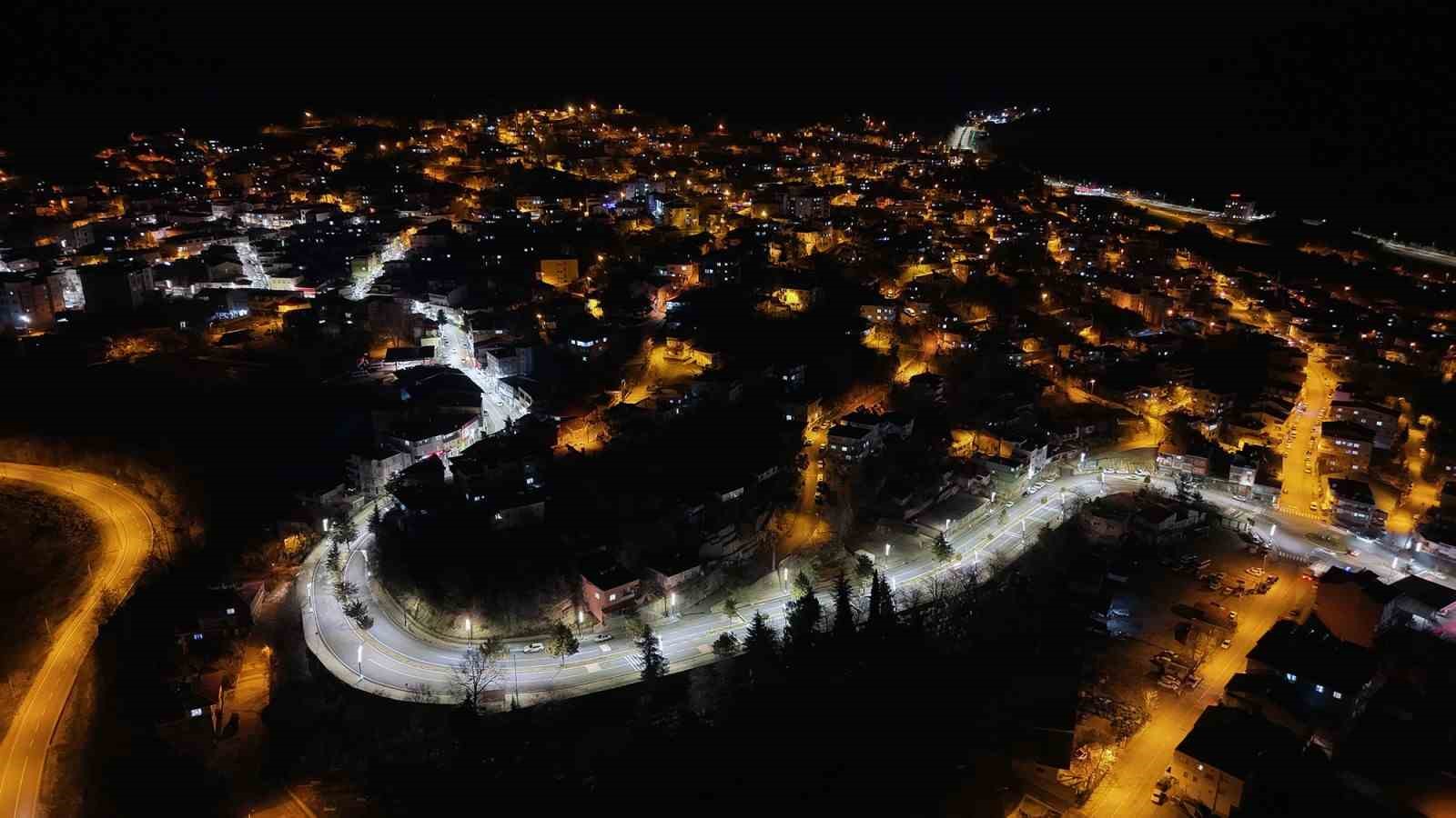 Kahramanmaraş B&uuml;y&uuml;kşehir Belediyesi Andırın&rsquo;ın prestij caddesini yeniledi

