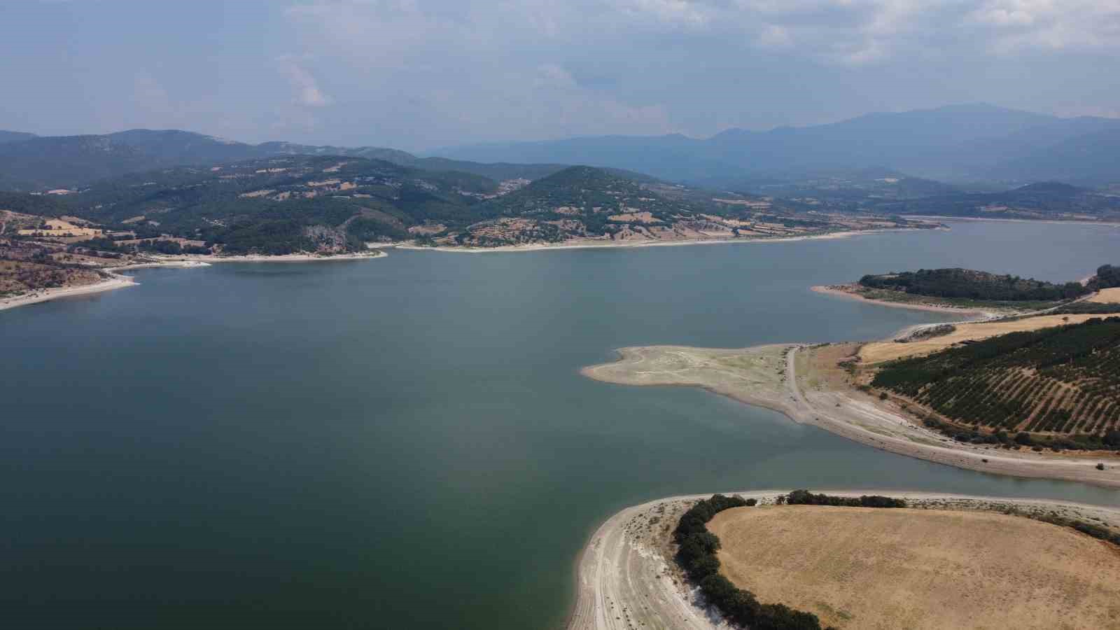 250 bin dekar alanı sulayan Bayrami&ccedil; Barajı&rsquo;nda su seviyesi y&uuml;zde 40&rsquo;a geriledi
