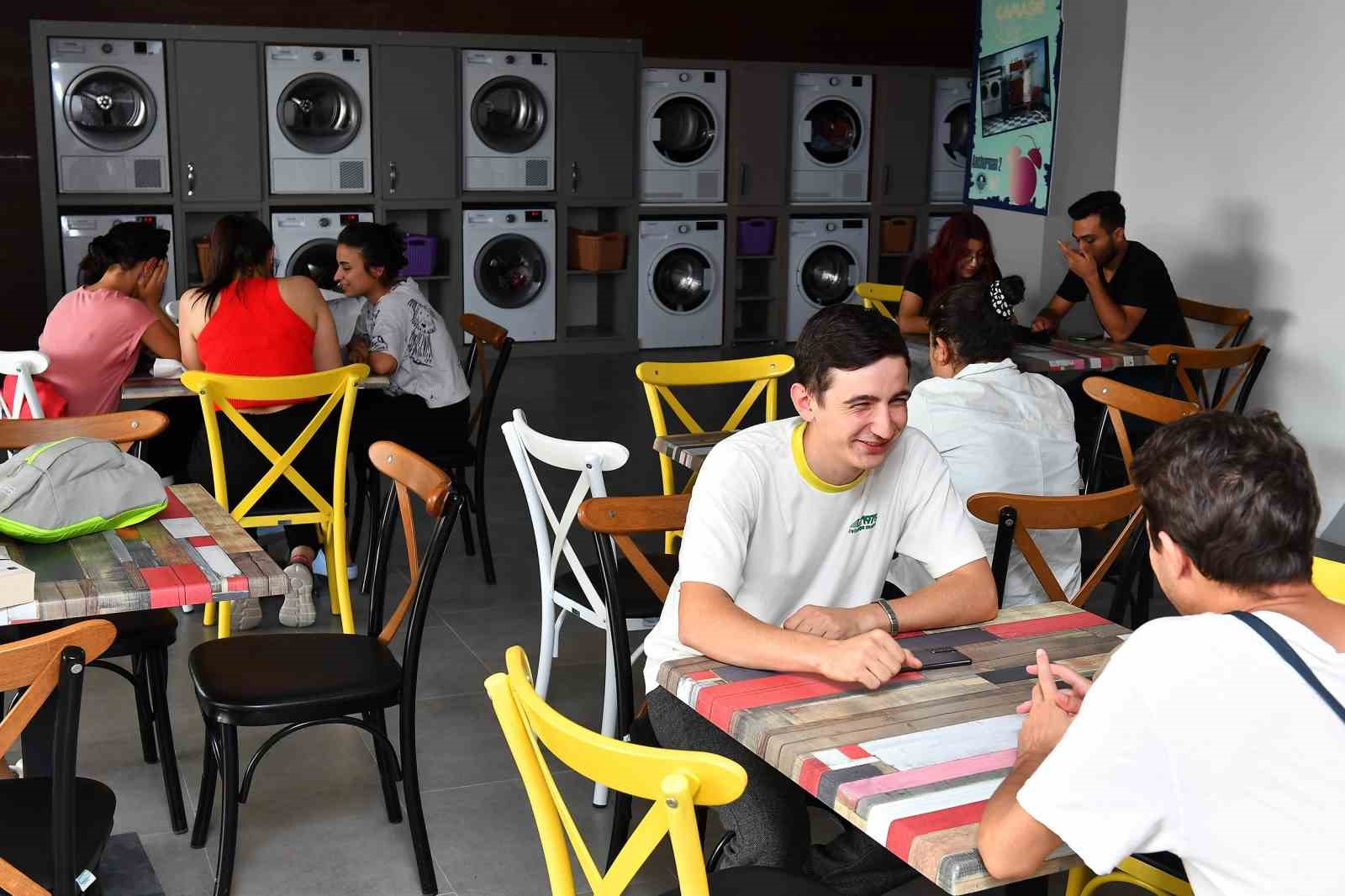 Başkan Seçer:  "Gençler, hayallerinizi birlikte gerçekleştirmek için sizleri Mersin’e bekliyoruz"