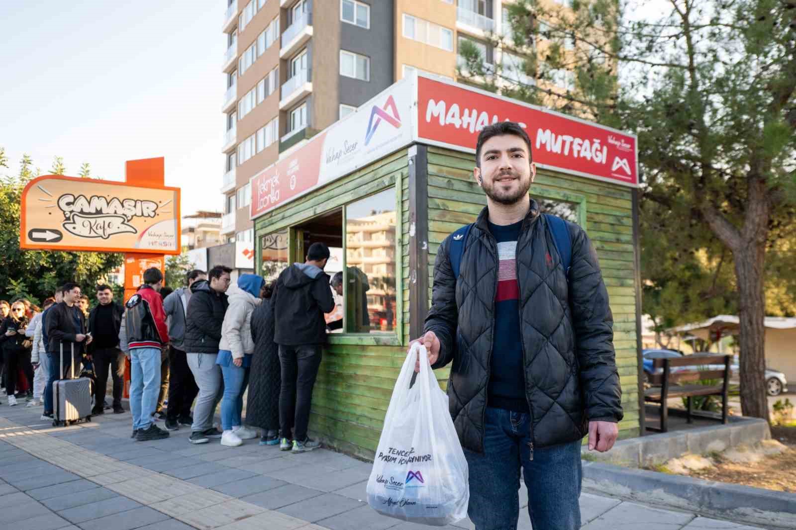 Başkan Se&ccedil;er:  "Gen&ccedil;ler, hayallerinizi birlikte ger&ccedil;ekleştirmek i&ccedil;in sizleri Mersin&rsquo;e bekliyoruz"
