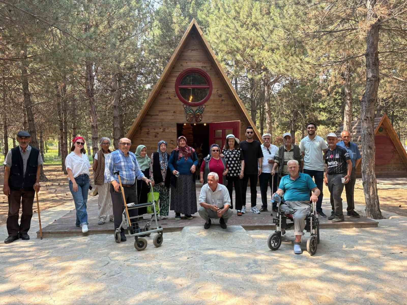 Yaşlılar için doğa yürüyüşü gerçekleştirildi