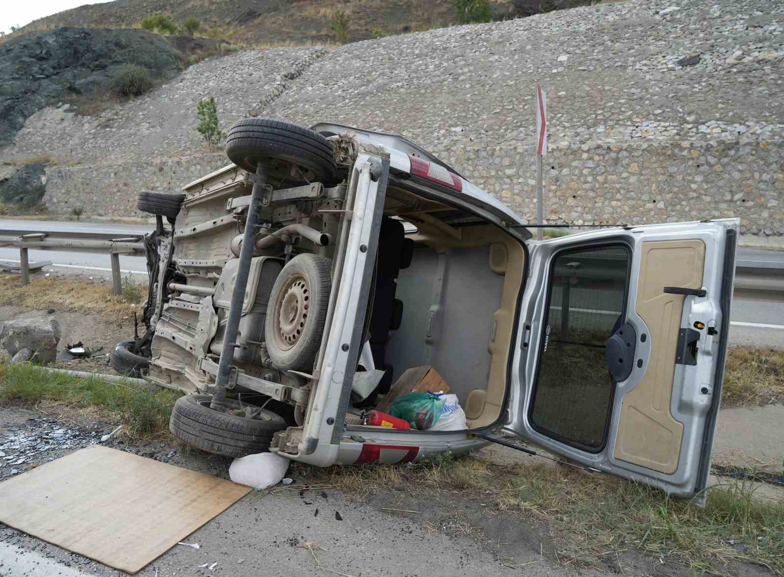 Cenaze yolunda kaza: 1 ölü, 1 yaralı