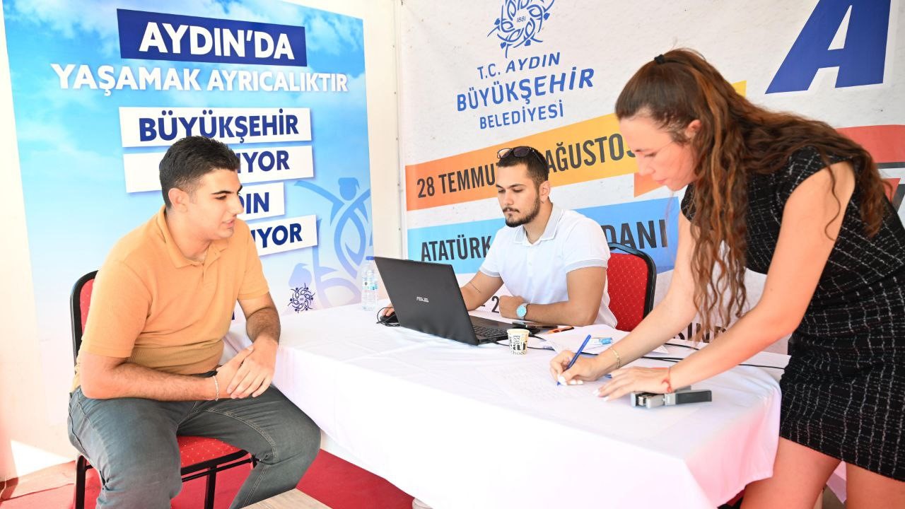 Büyükşehir’in tercih tırı üniversite adaylarının hizmetinde