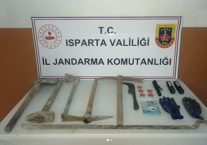 Kazdıkları 14 metrelik t&uuml;nelde su&ccedil;&uuml;st&uuml; yakalandılar
