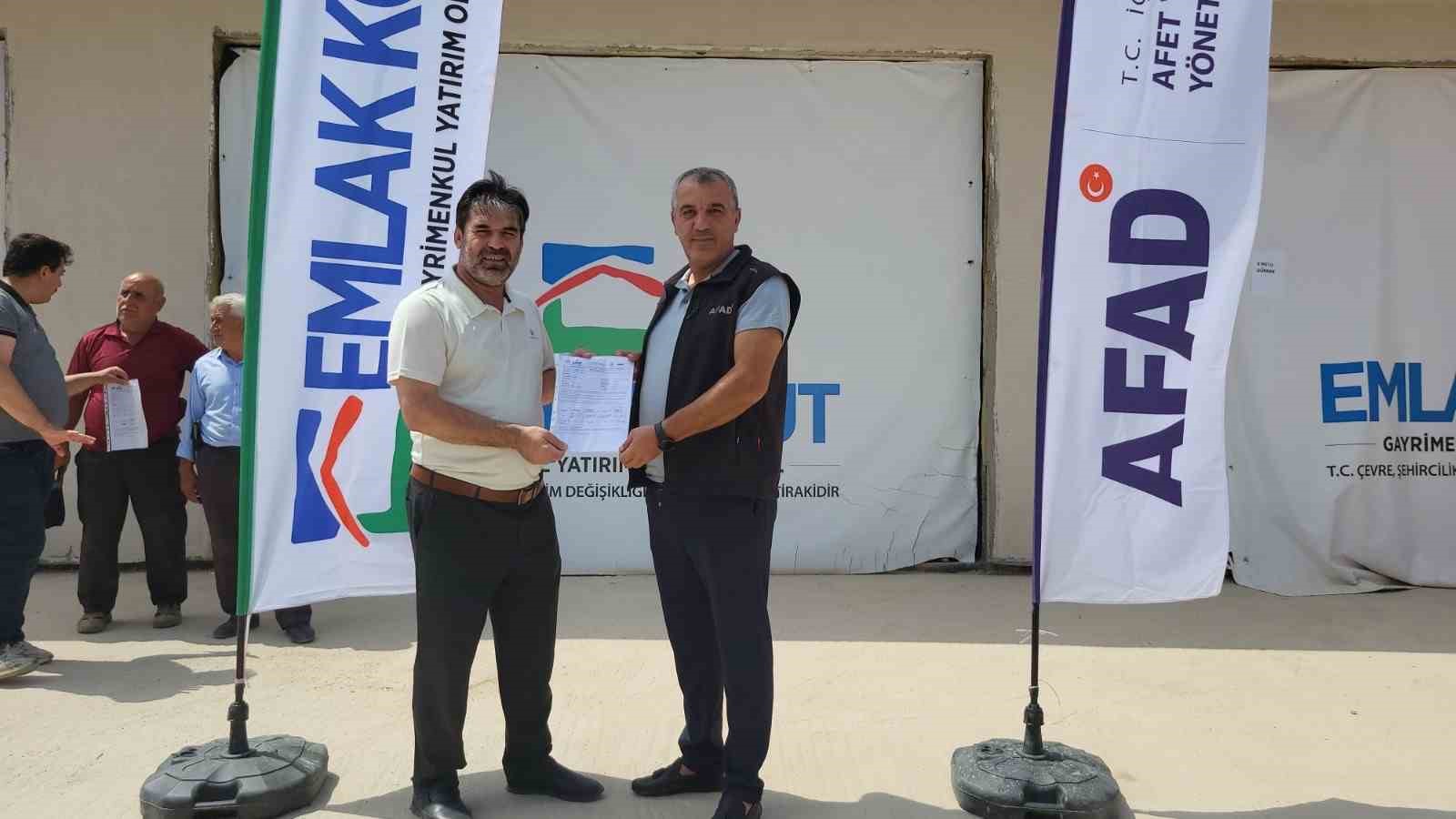 Toplu konut alanlarında yapılan iş yerleri teslim edildi