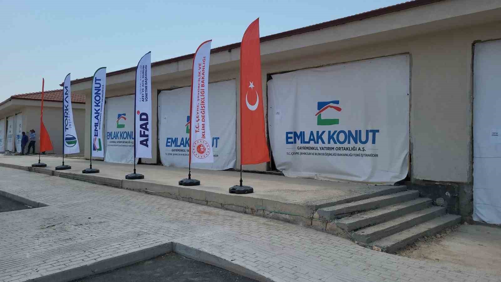 Toplu konut alanlarında yapılan iş yerleri teslim edildi
