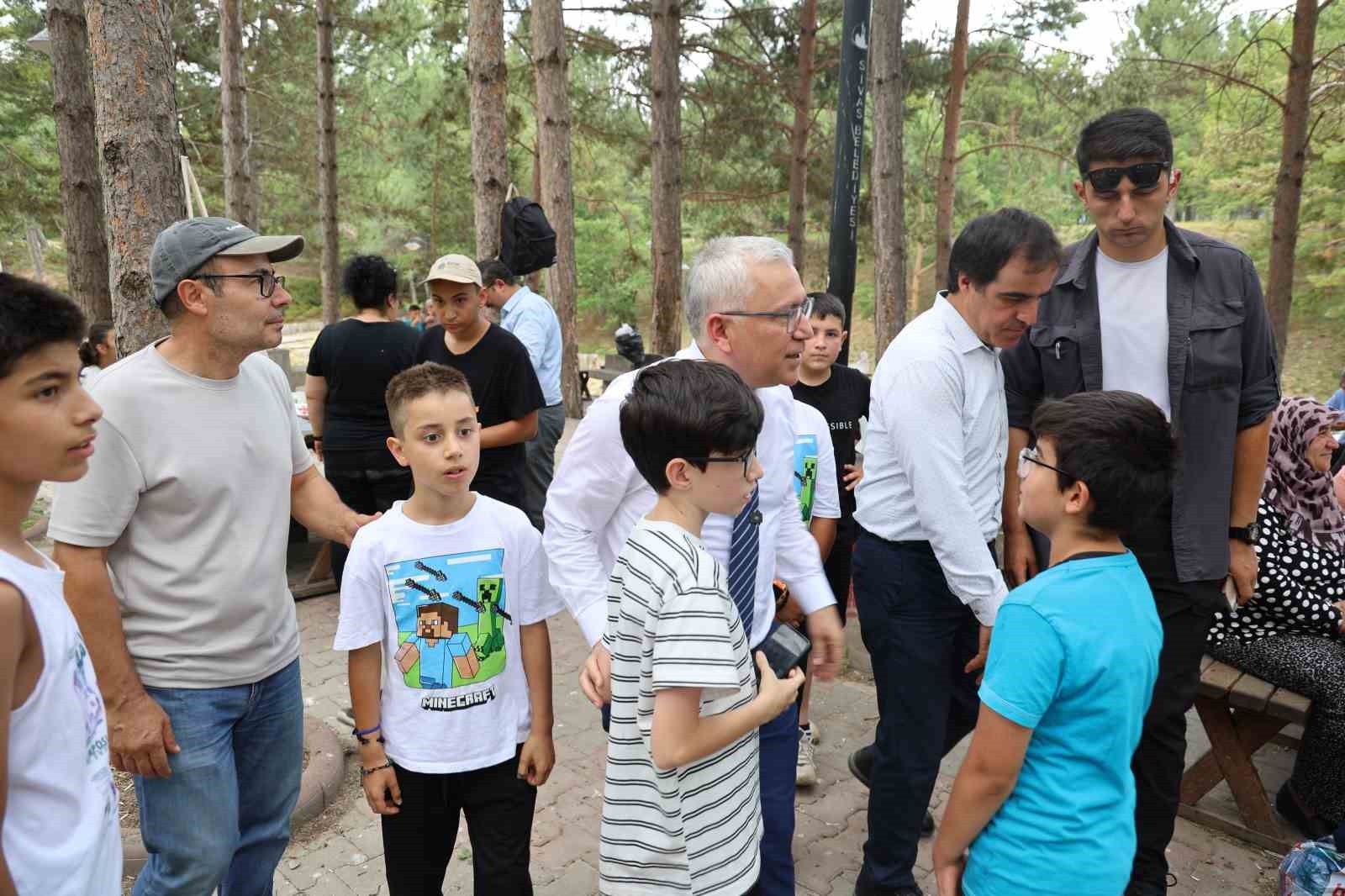 Yetim ve öksüz çocuklar için eğlence