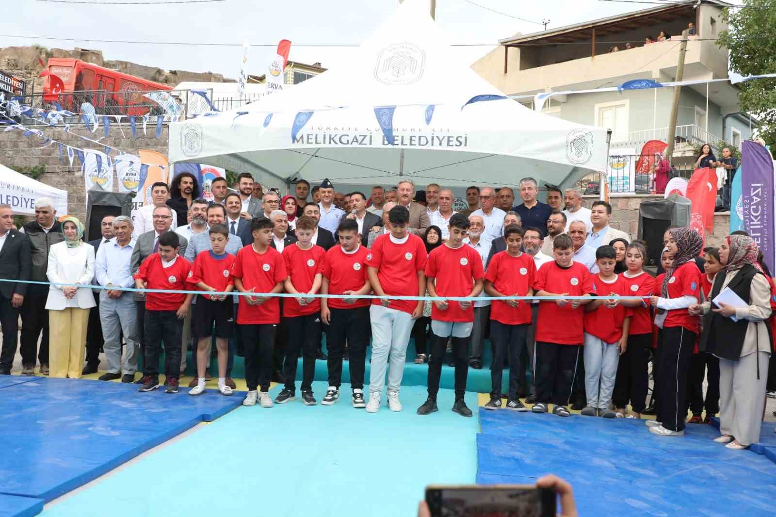 Melikgazi Belediyesi Mimarsinan Erva Spor Okulları a&ccedil;ıldı
