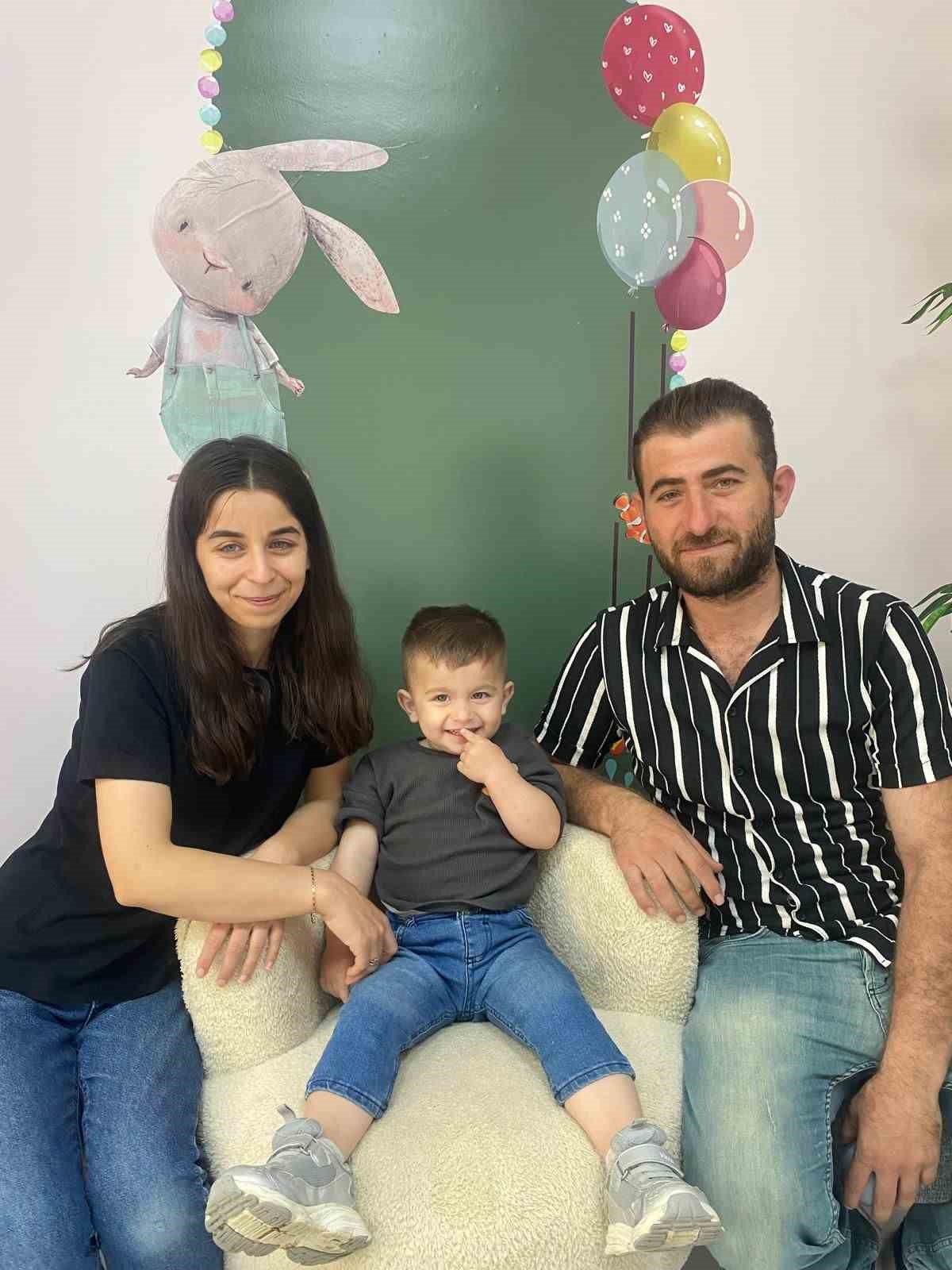 G&ouml;kt&uuml;rk bebek kendisine uzanacak yardım elini bekliyor
