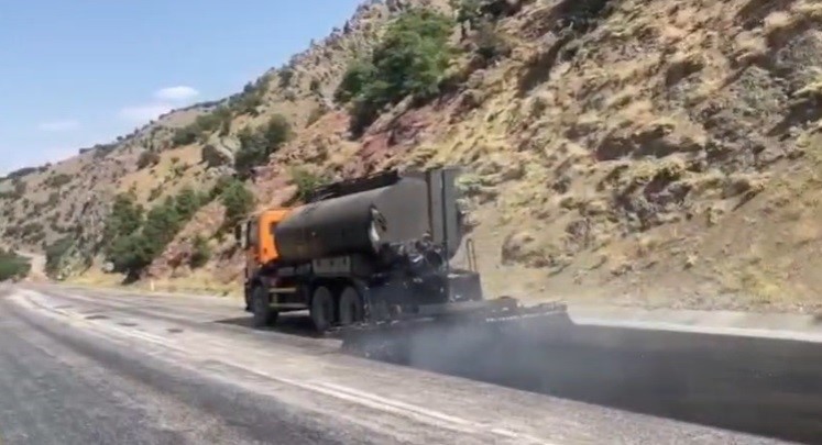 Tunceli-P&uuml;l&uuml;m&uuml;r devlet yolunda yenileme &ccedil;alışmaları başladı
