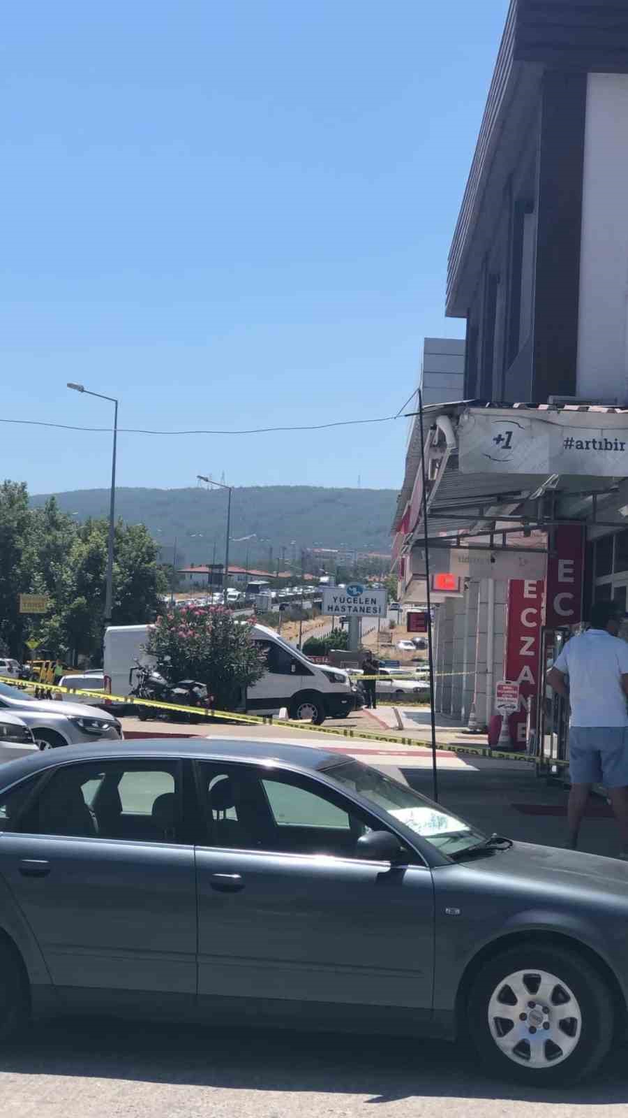 Muğla’da yol kenarında bulunan 2 valiz paniğe neden oldu