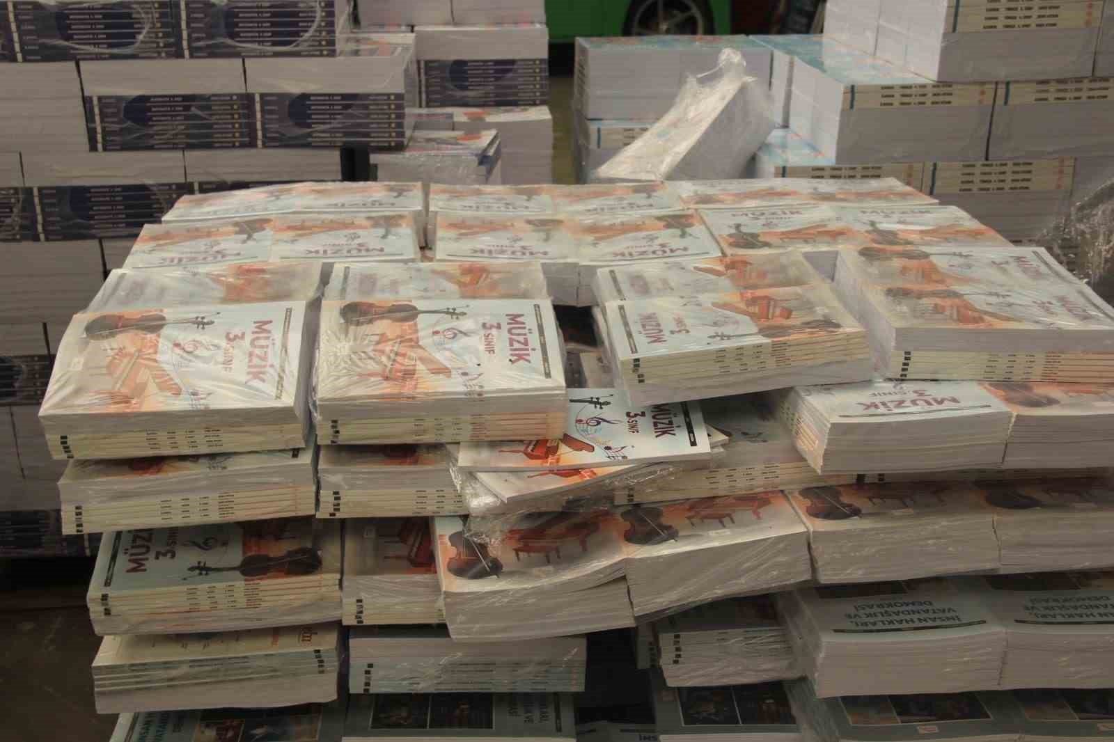 Muğla’da 262 bin 27 ücretsiz ders kitabı okullardaki yerlerini almak üzere yola çıktı