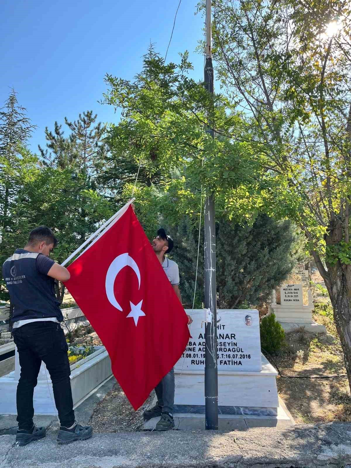 Şehit mezarlıklarına vefa dokunuşu