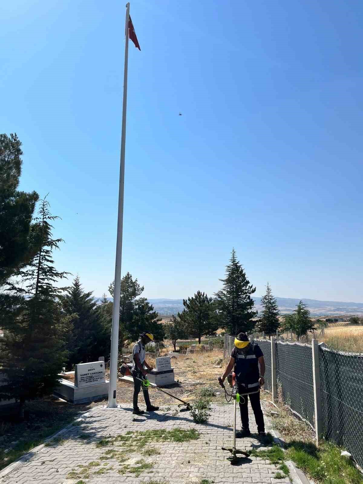 Şehit mezarlıklarına vefa dokunuşu
